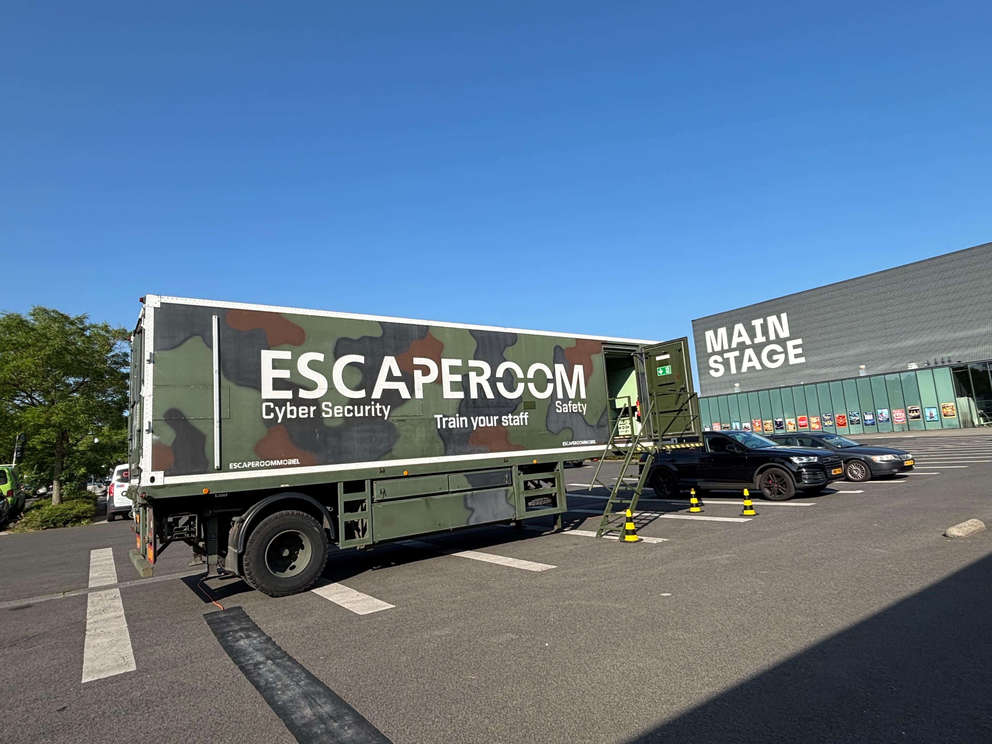 Featured image for “Onze mobiele Escape Room Safety Trailer gaat knallen op het ATEX & Process Safety congres 2025!”